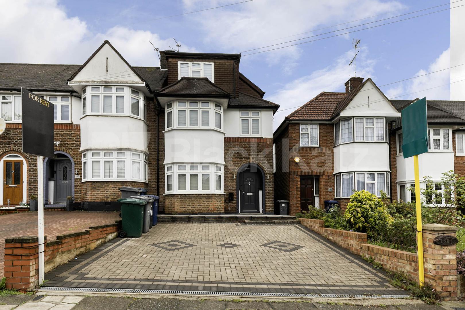 Stunning 5-Bedroom Family Home to Let in Southgate Osidge Lane, Southgate 